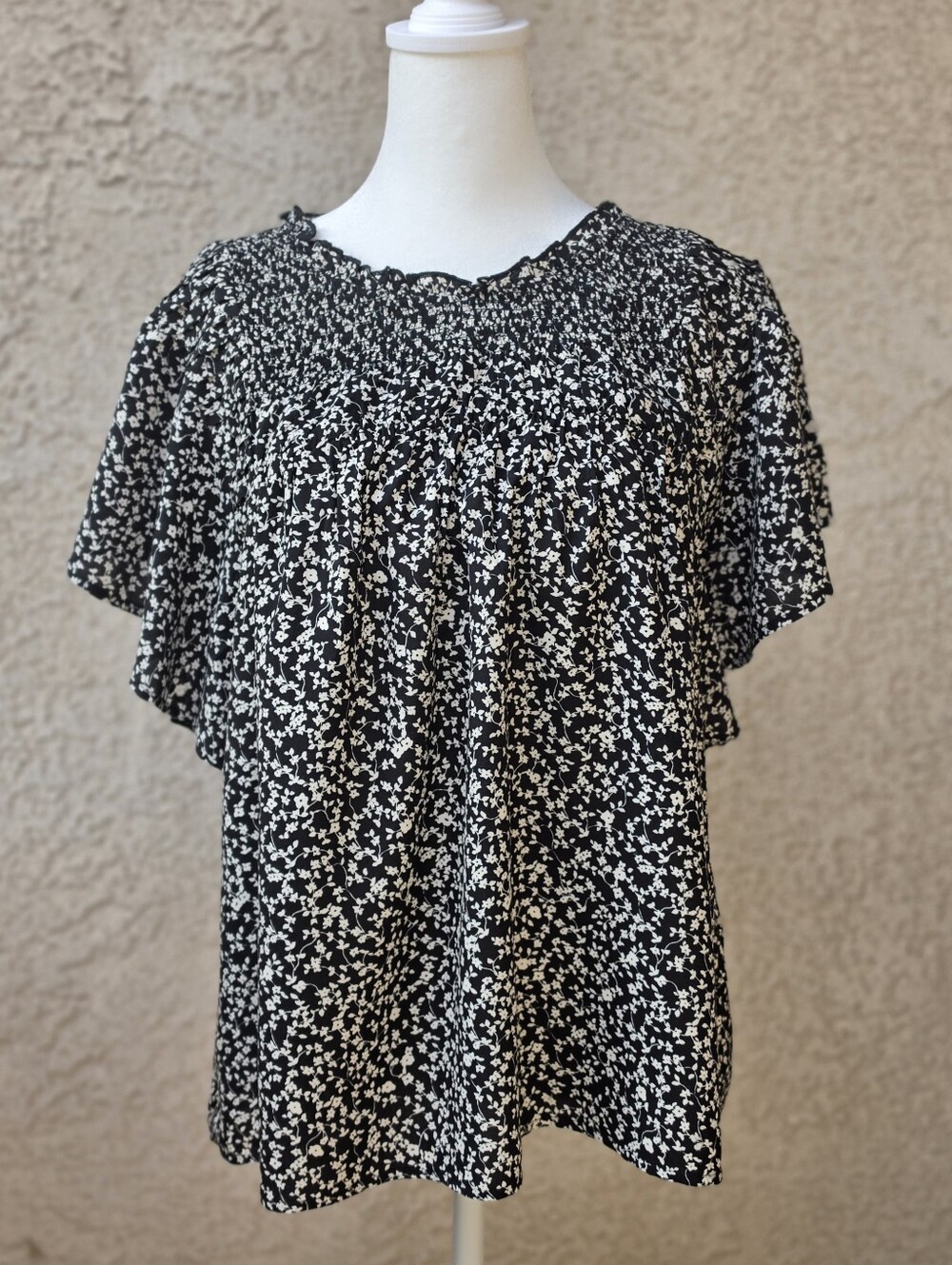 Old Navy Black and White Floral Smocked Yoke Flutter Sleeves Women's Top New